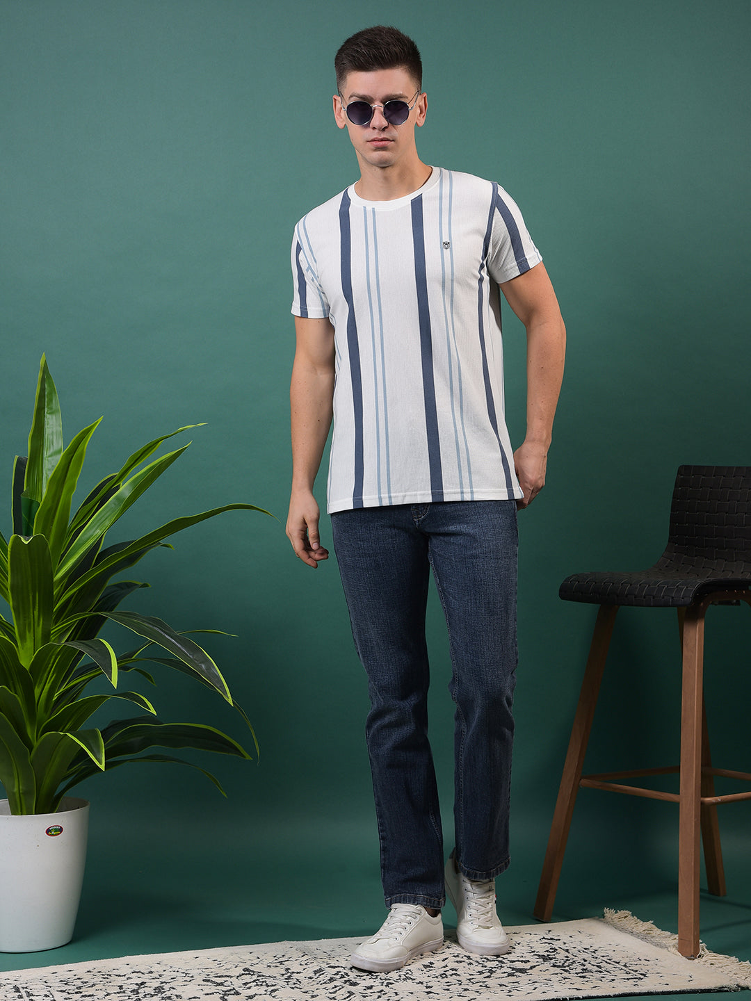 cobb white striped round neck t-shirt