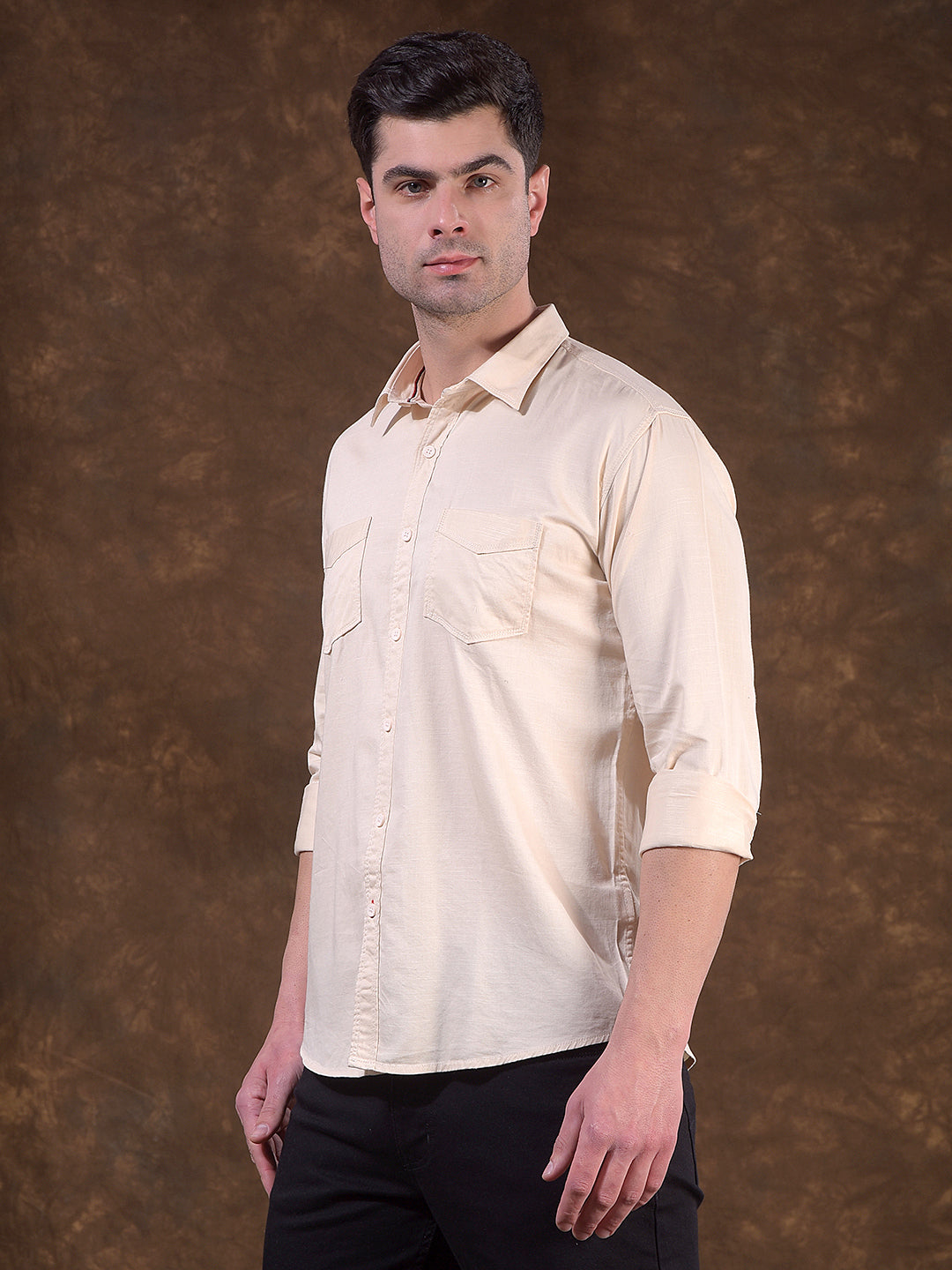 cobb beige solid slim-fit casual shirt