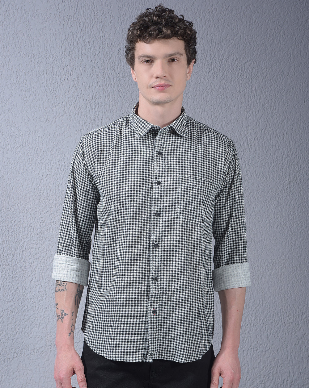 donlay black checked slim-fit casual shirt
