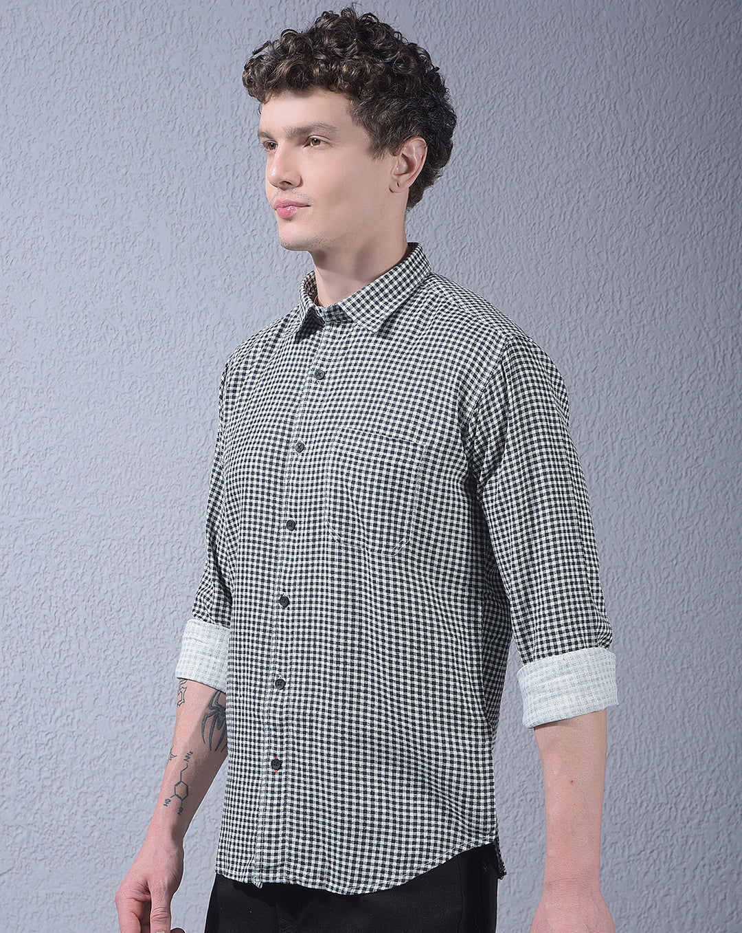 donlay black checked slim-fit casual shirt