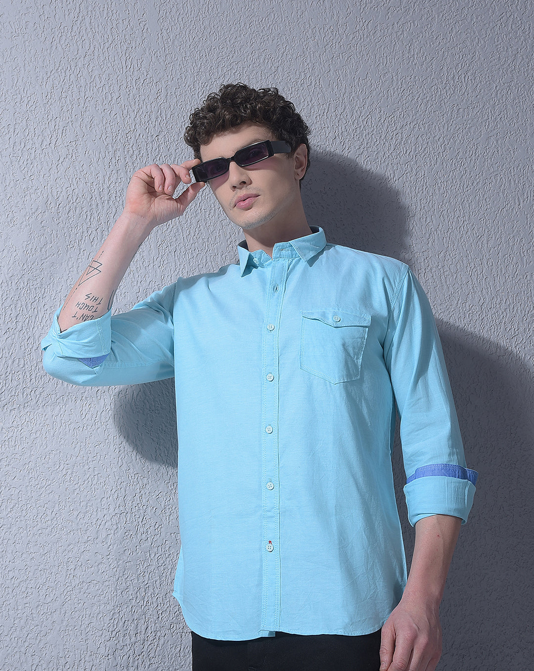 donlay turquoise solid slim-fit casual shirt