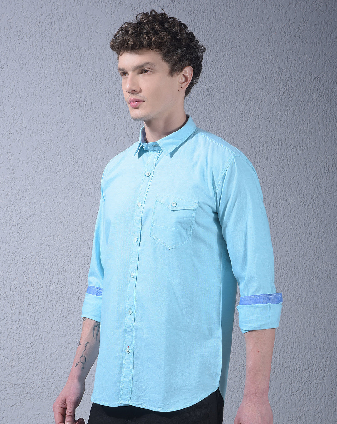 donlay turquoise solid slim-fit casual shirt