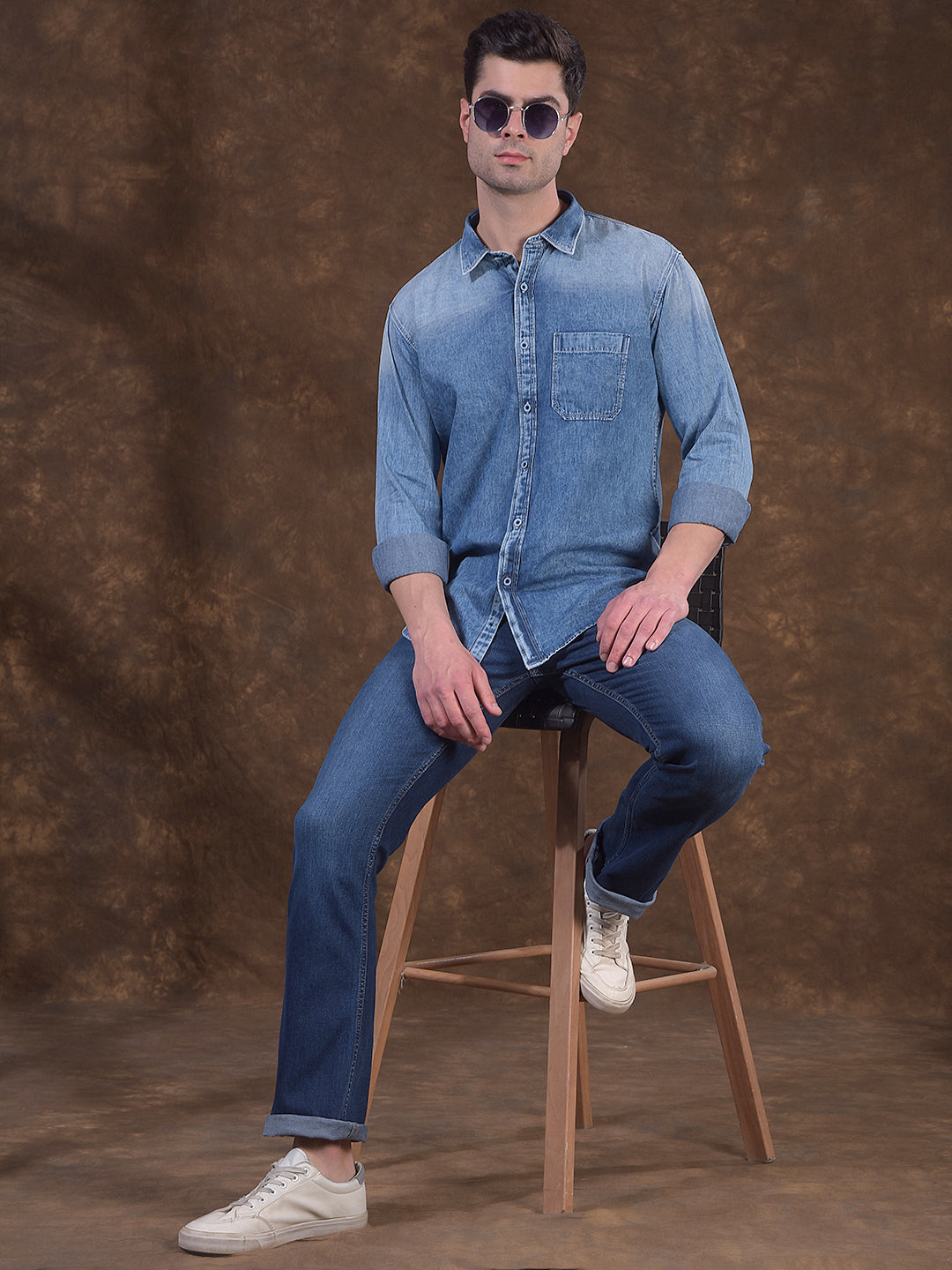 DONLAY LIGHT BLUE SOLID SLIM-FIT CASUAL SHIRT