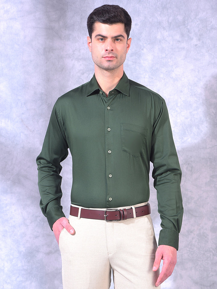 donlay bottle green solid slim-fit formal shirt