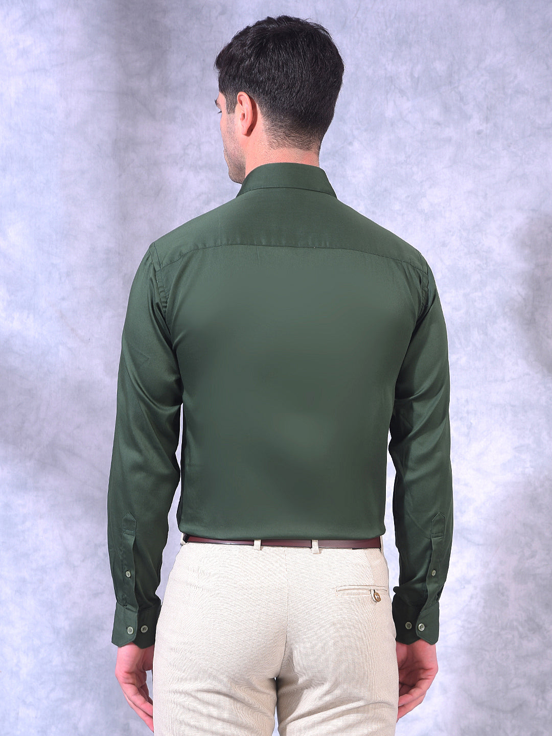 donlay bottle green solid slim-fit formal shirt
