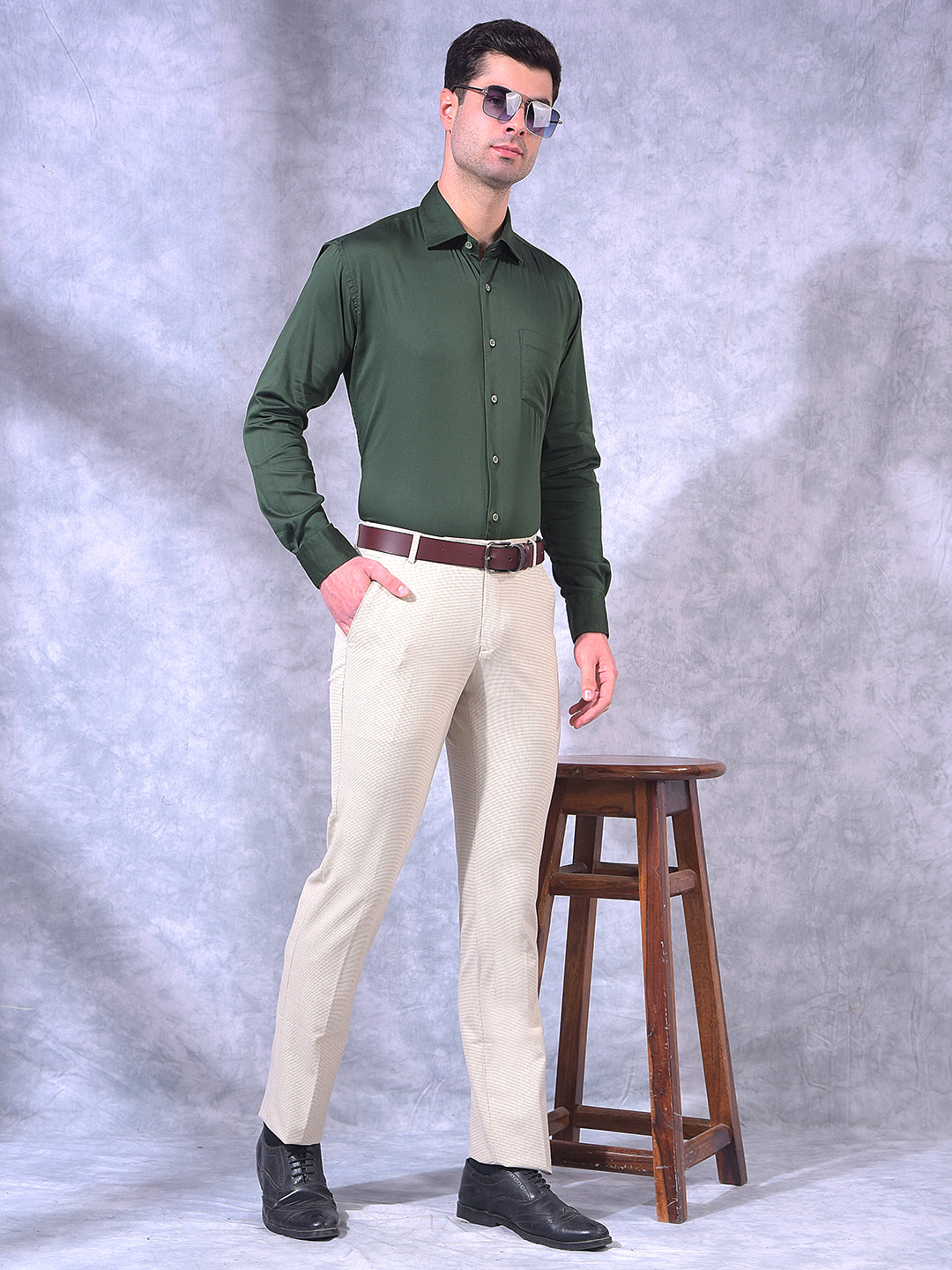DONLAY BOTTLE GREEN SOLID SLIM-FIT FORMAL SHIRT