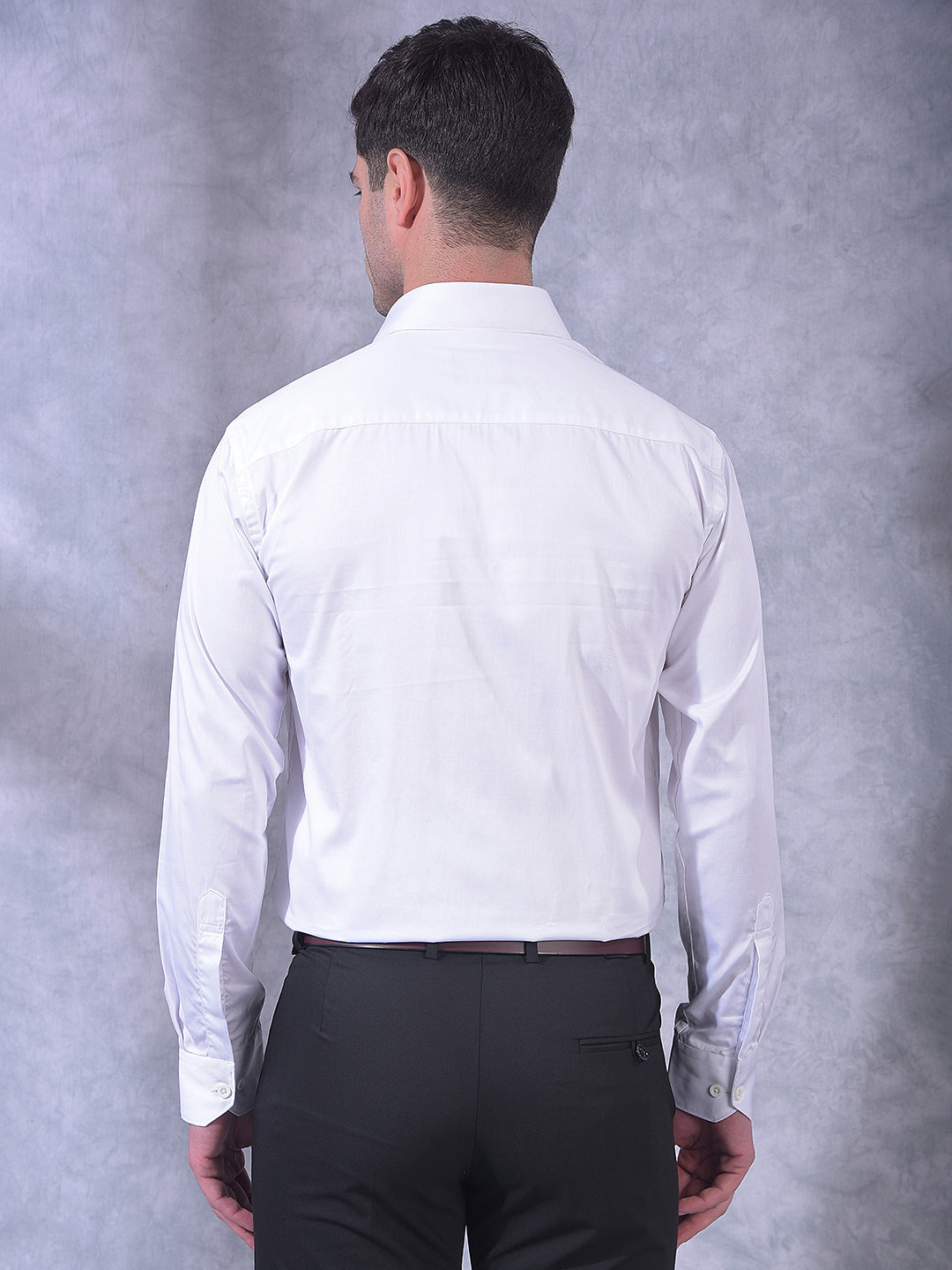 donlay white solid slim-fit formal shirt