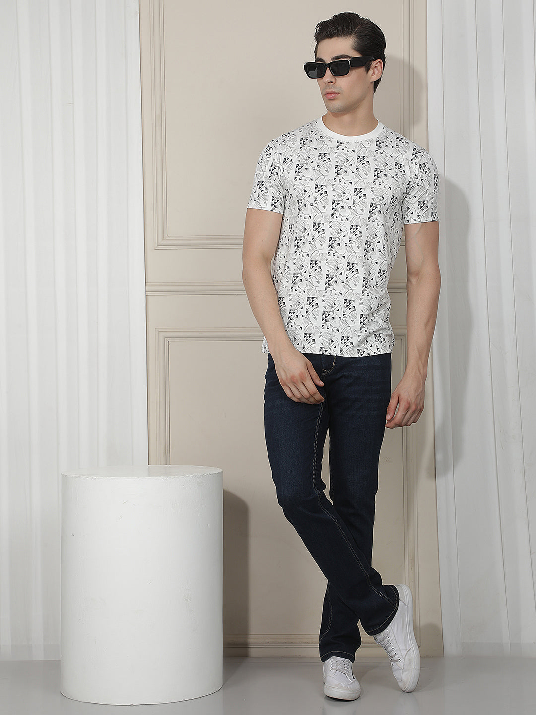NAVY STRAIGHT-FIT PREMIUM JEANS