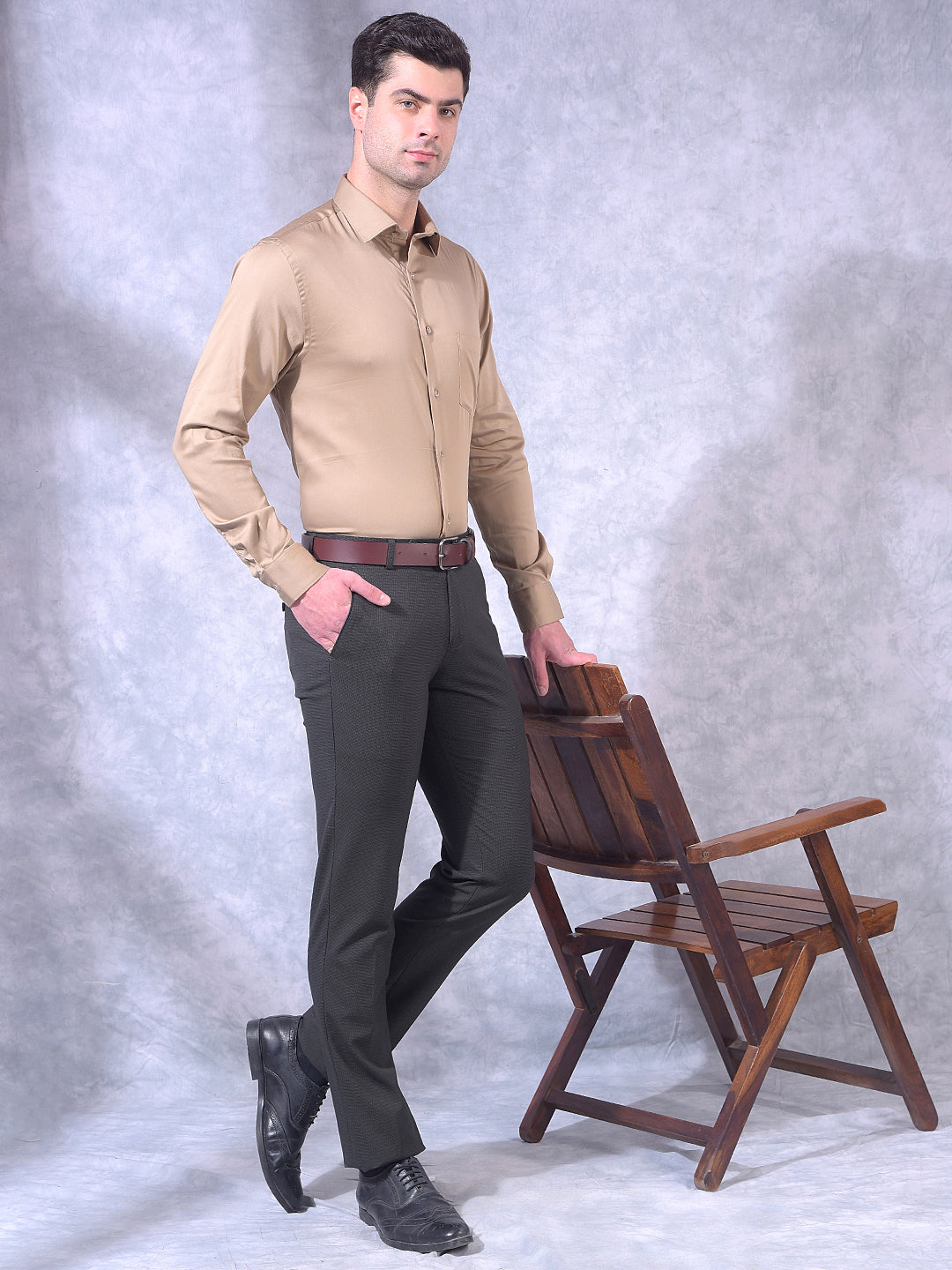 COBB KHAKI SOLID STRETCH-FIT FORMAL SHIRT