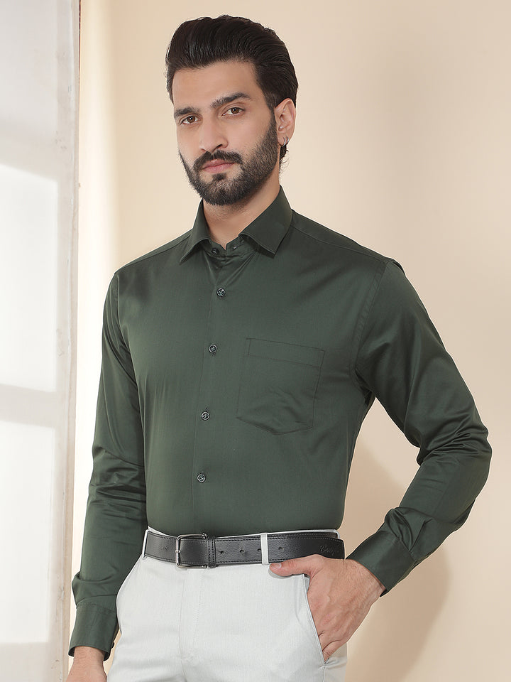 cobb dark green solid smart-fit formal shirt