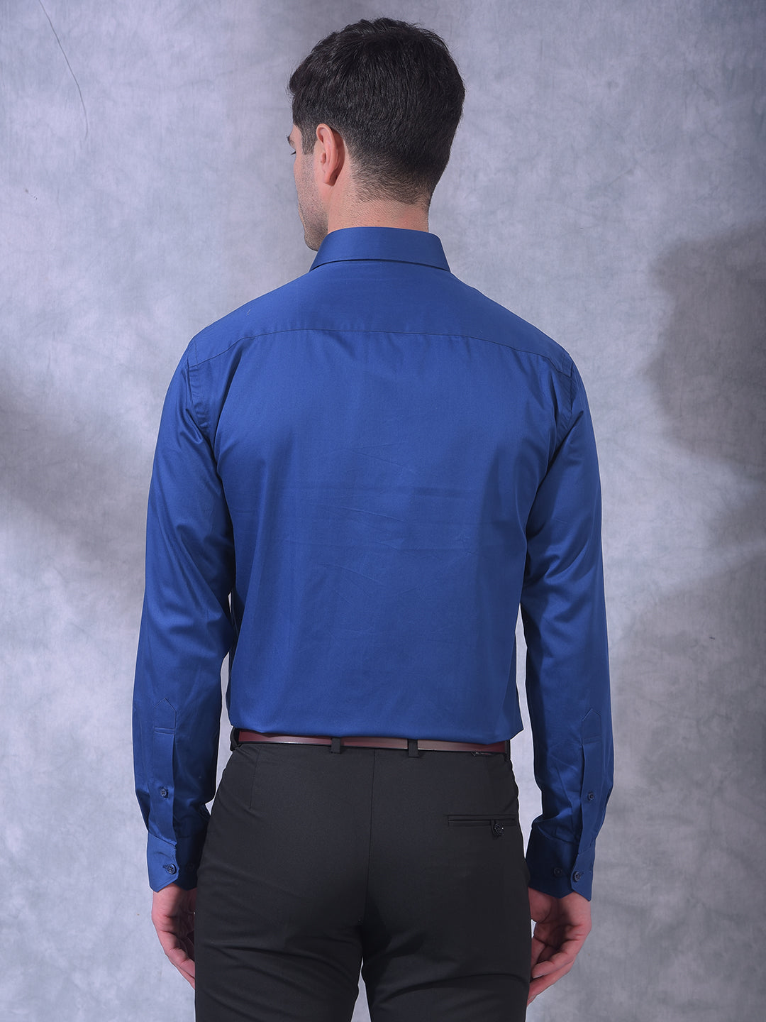 cobb royal blue solid smart-fit formal shirt