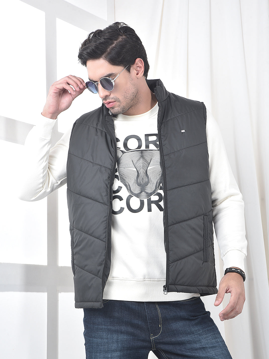 cobb solid black sleeveless zipper jacket