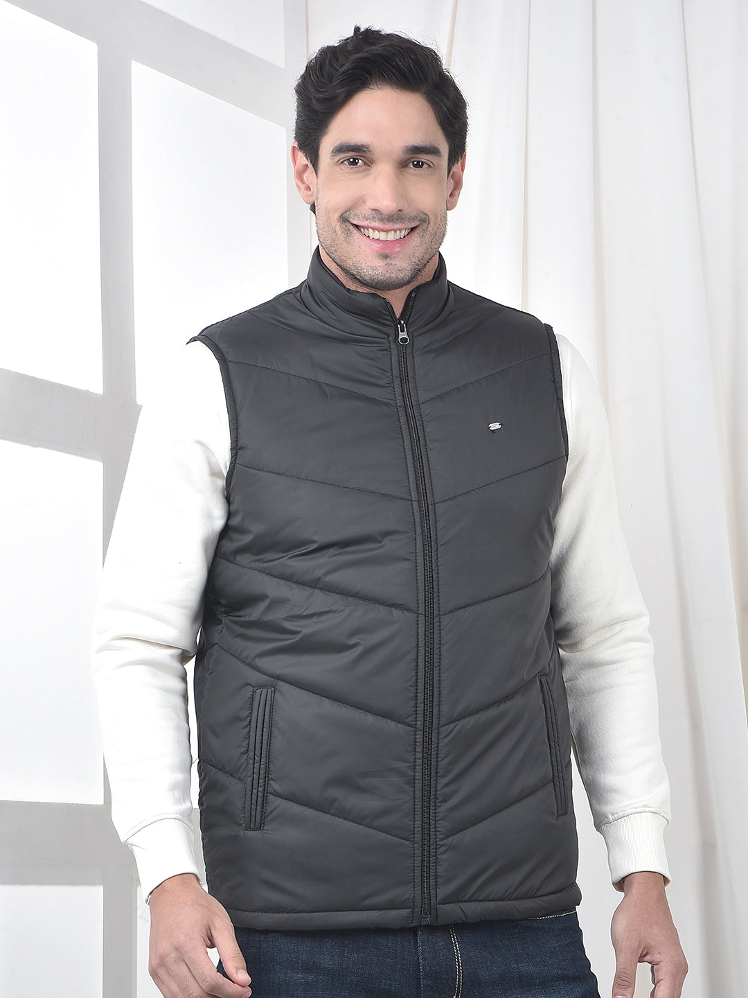 cobb solid black sleeveless zipper jacket