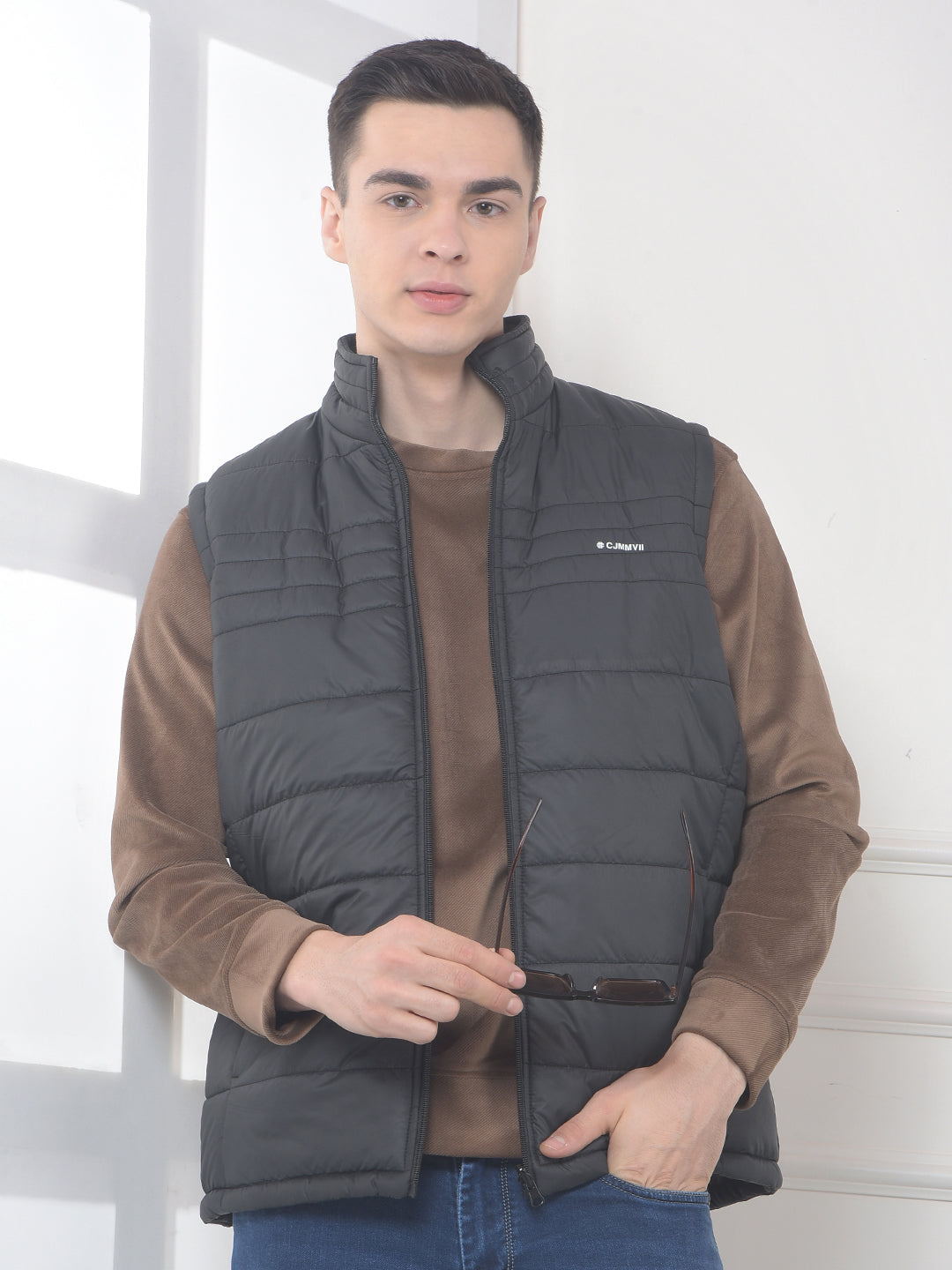 cobb solid black reversible sleeveless zipper jacket