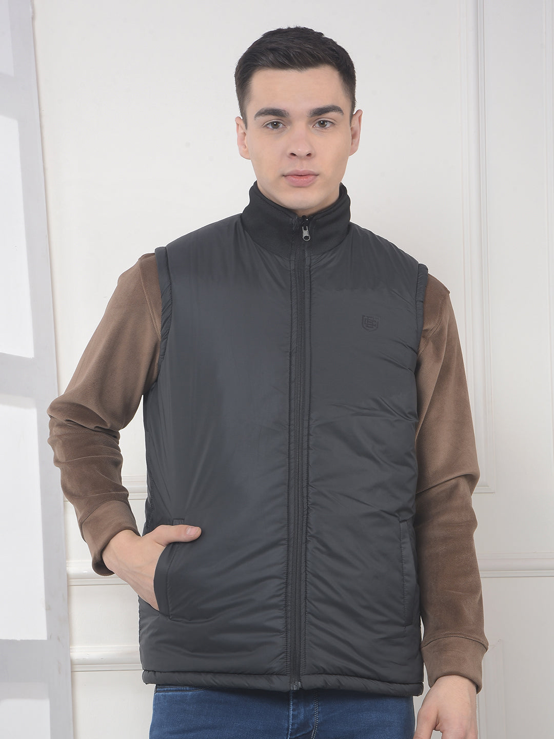 cobb solid black reversible sleeveless zipper jacket