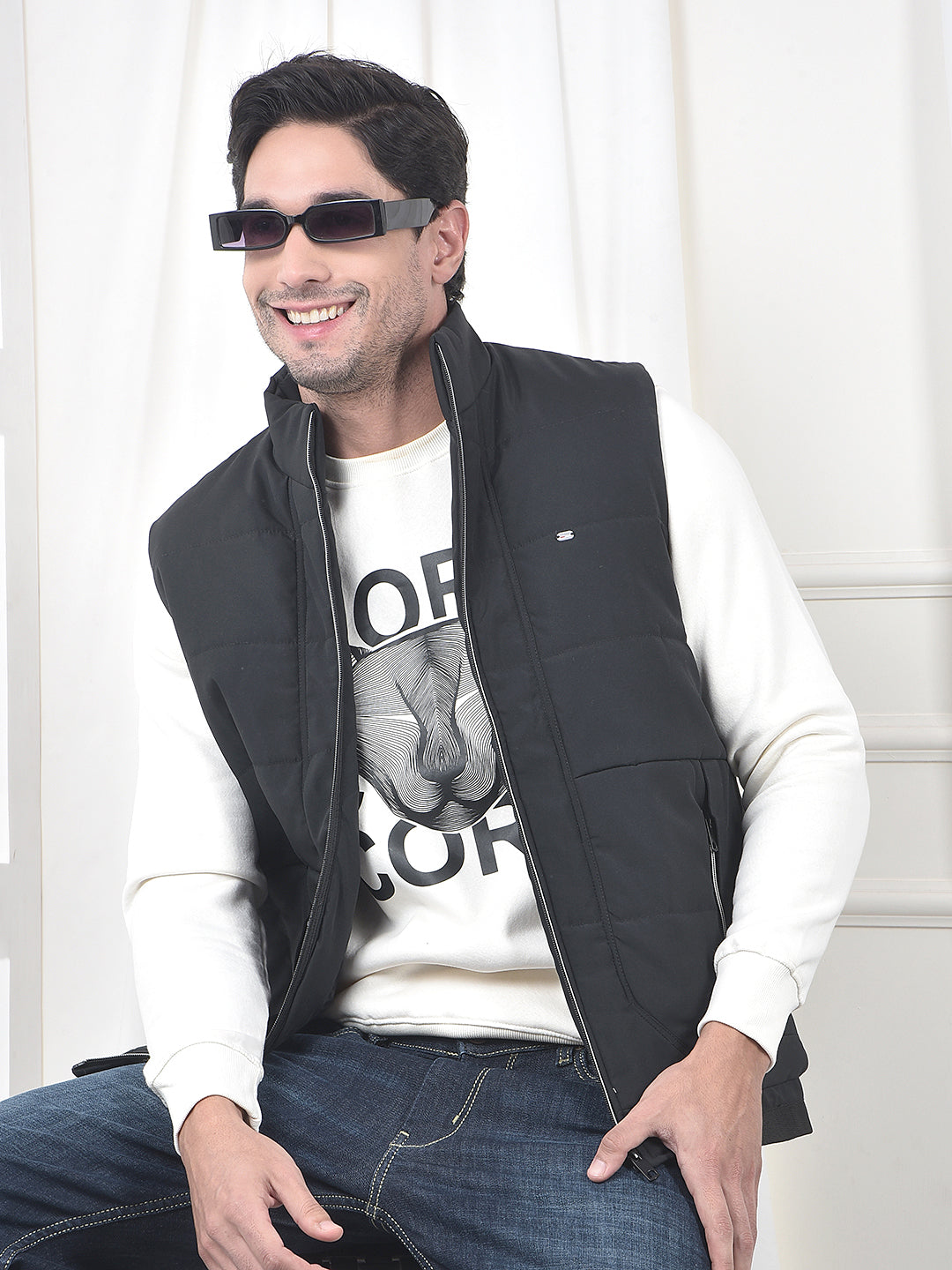 cobb solid black sleeveless zipper jacket