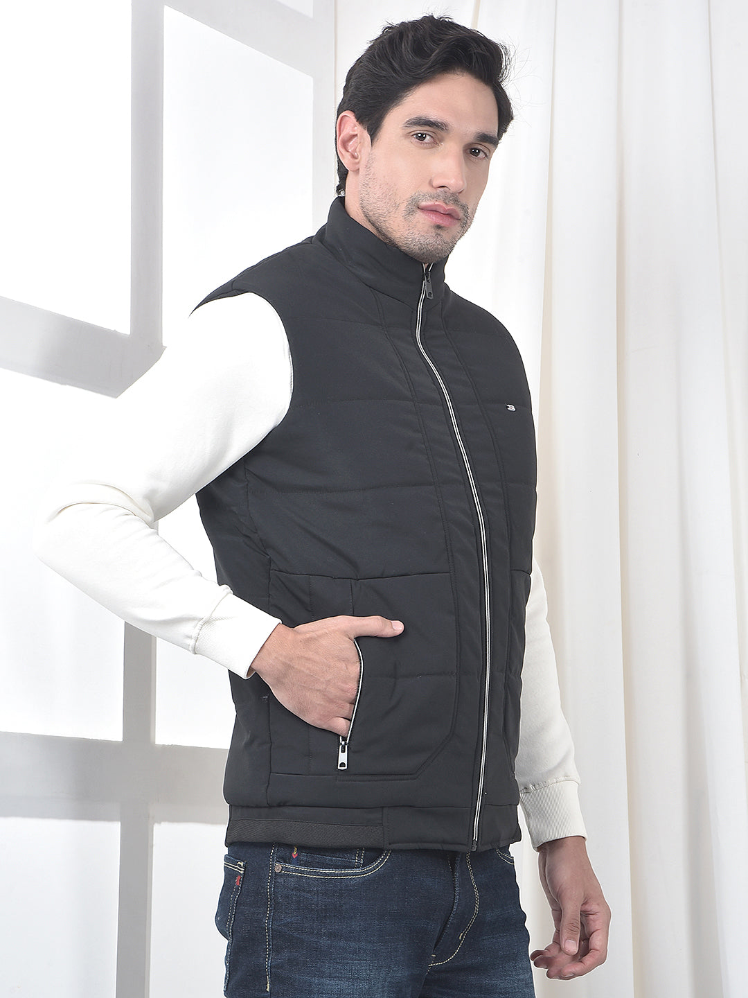 cobb solid black sleeveless zipper jacket
