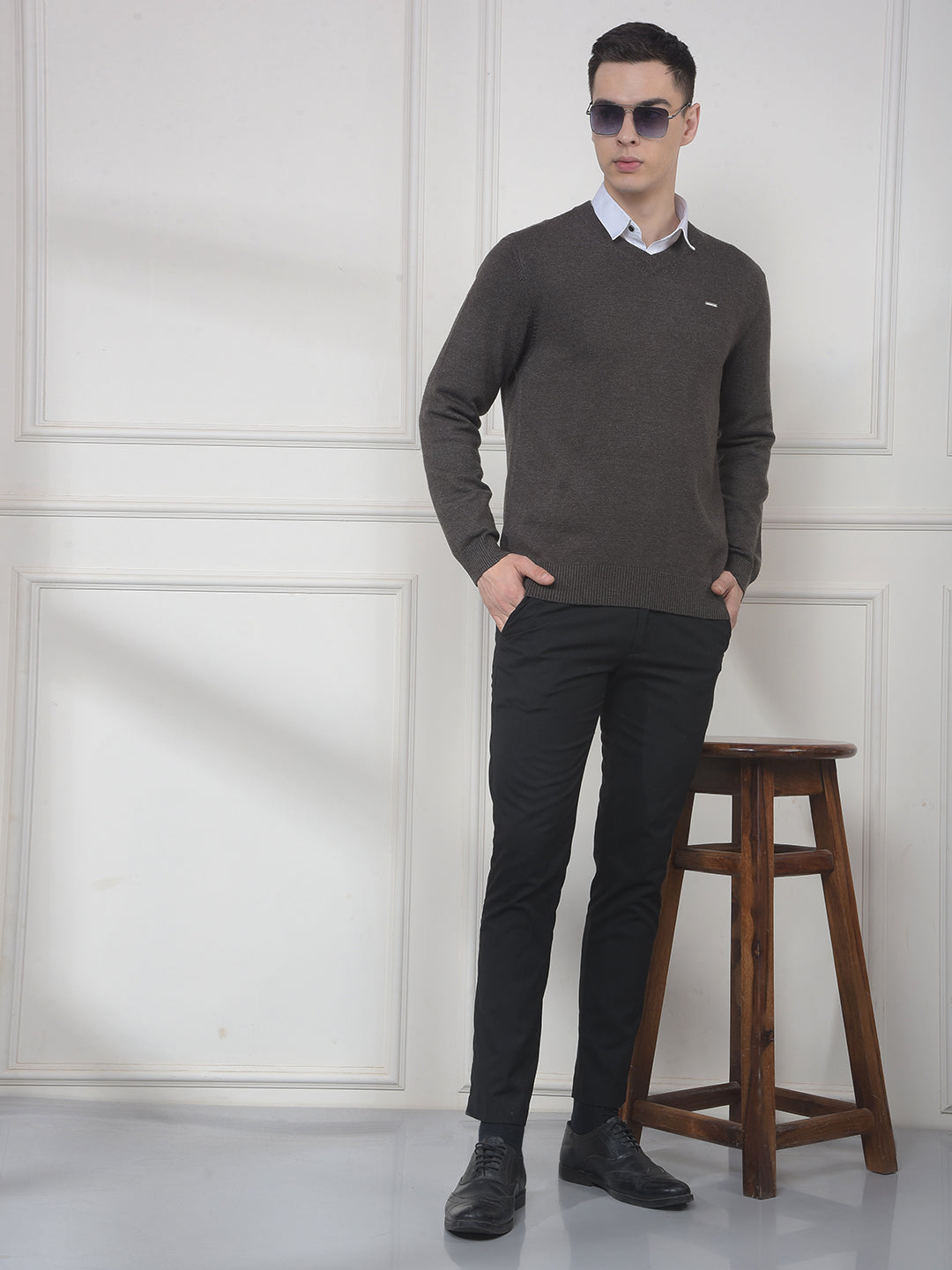 COBB SOLID ANTHRA V-NECK SWEATER