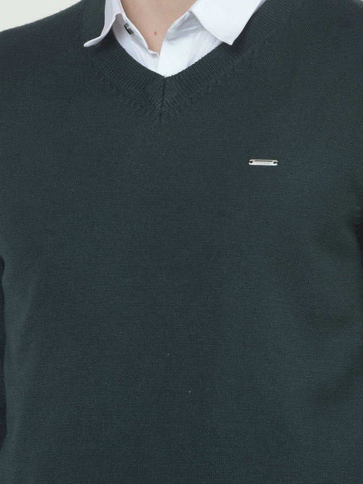 COBB SOLID BOTTLE GREEN V-NECK SWEATER