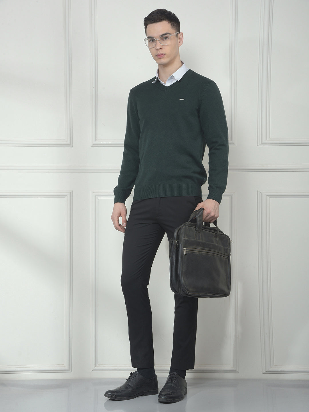 COBB SOLID BOTTLE GREEN V-NECK SWEATER