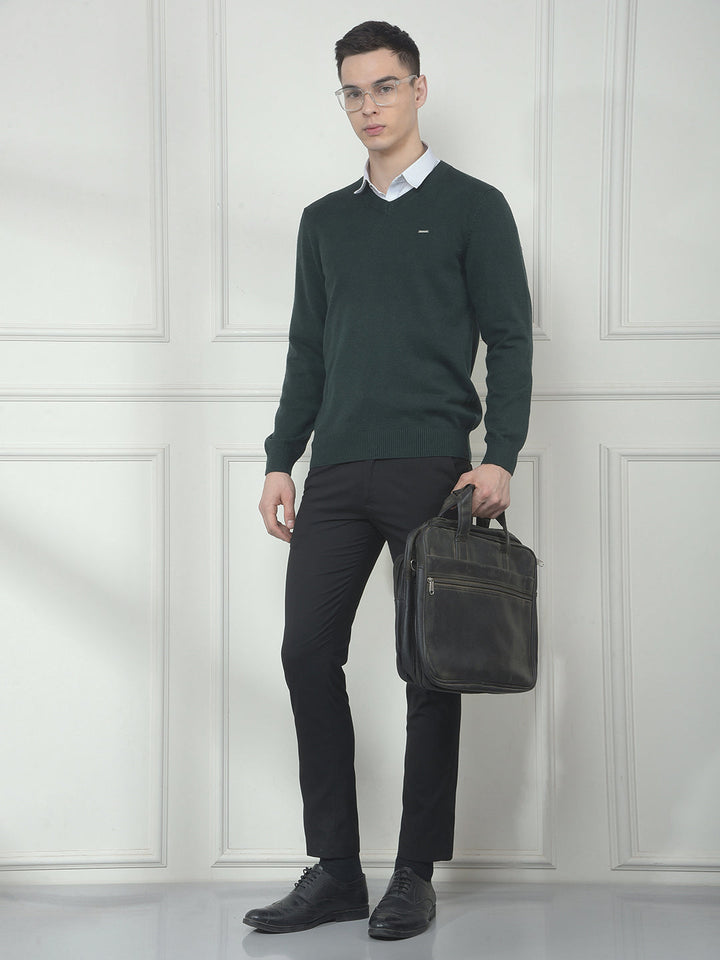 COBB SOLID BOTTLE GREEN V-NECK SWEATER