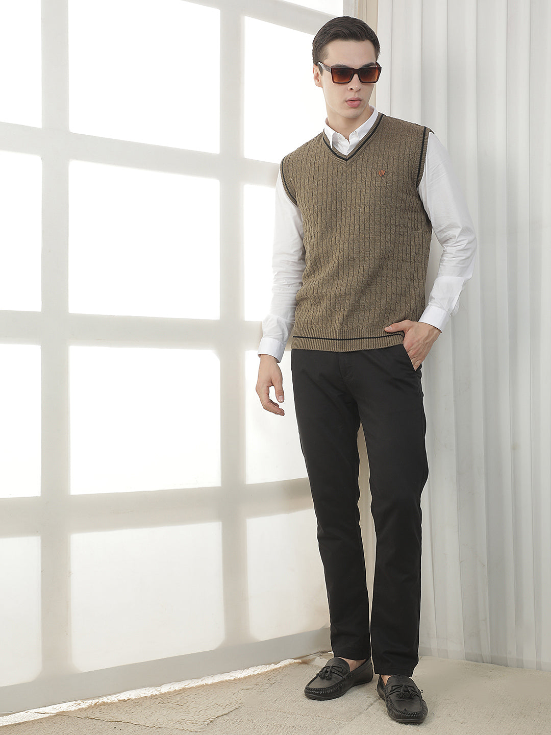 BROWN SLEEVELESS V-NECK SWEATER