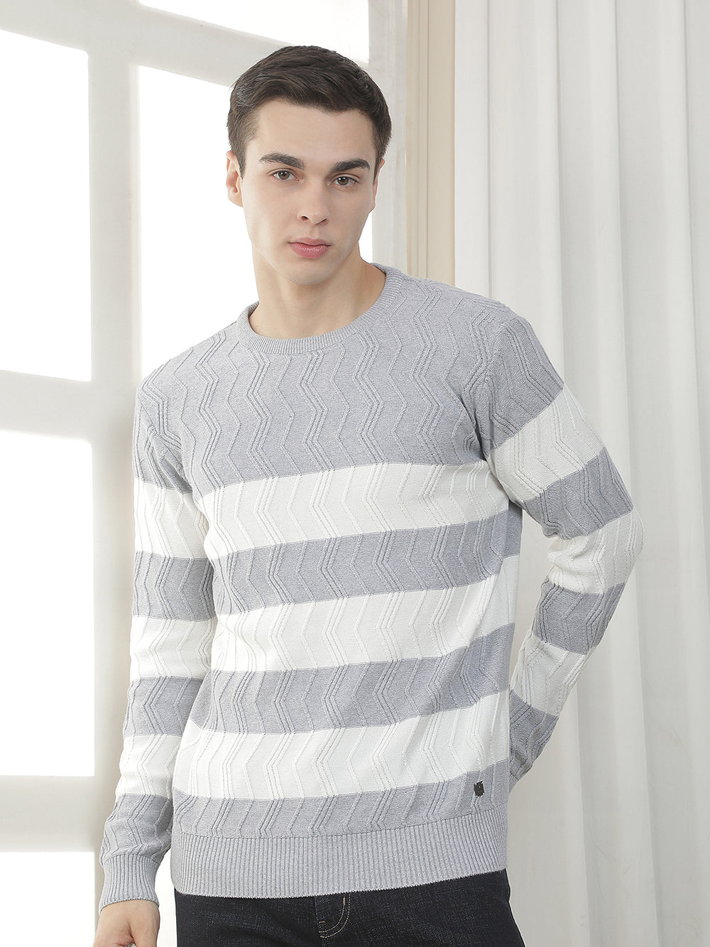 light grey color-block round sweater