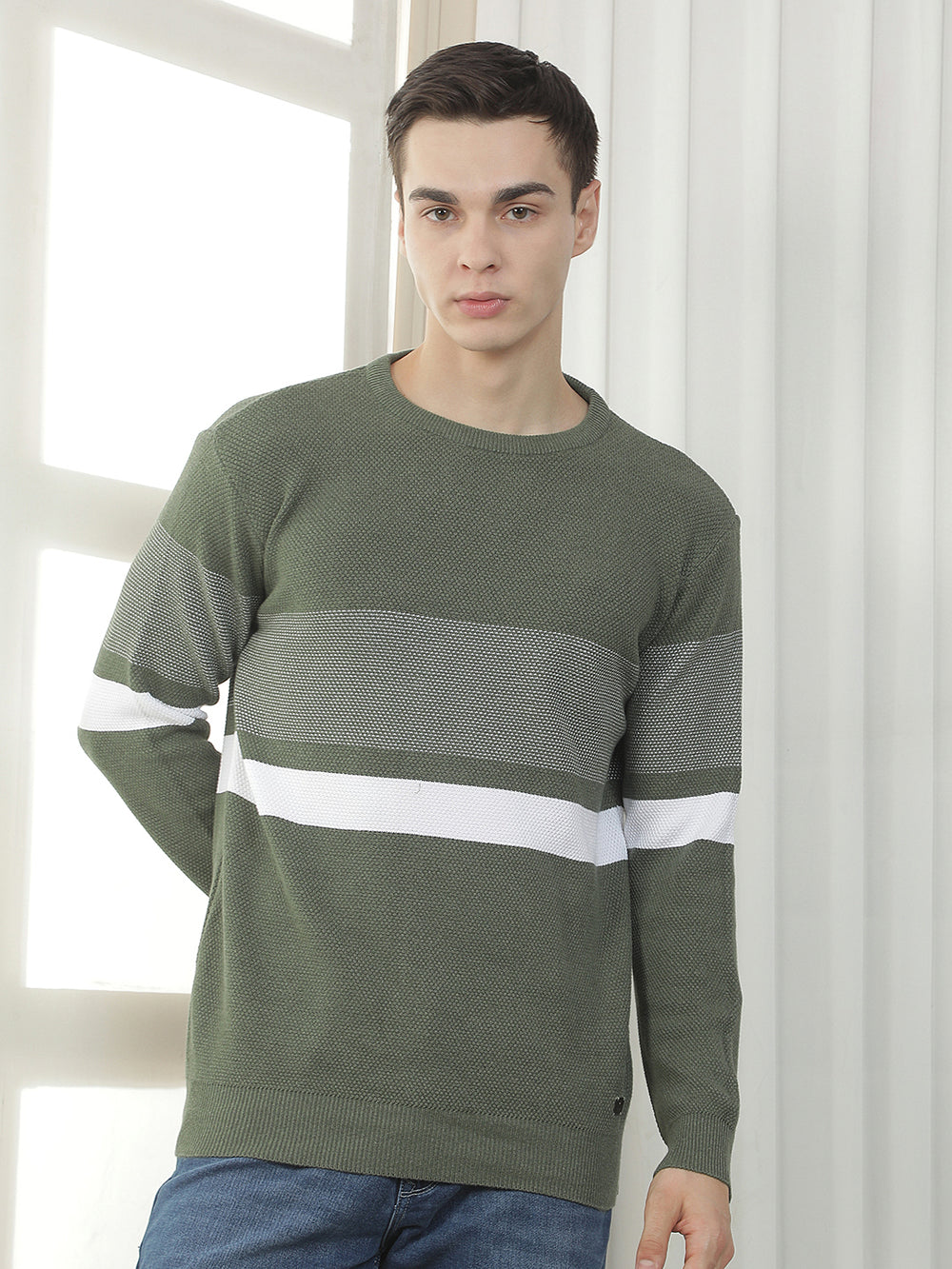 green color-block round sweater