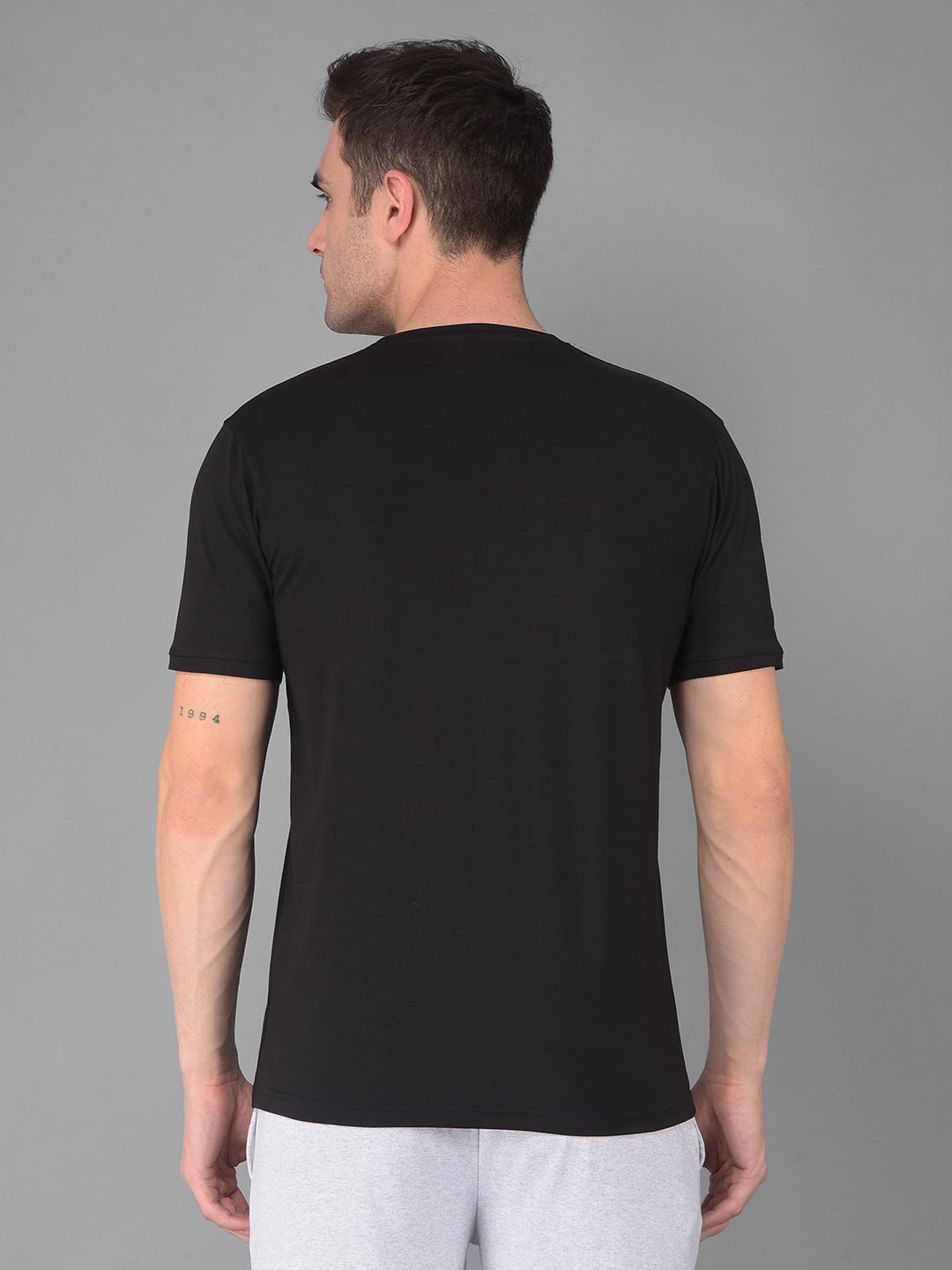 cobb solid black round neck t-shirt