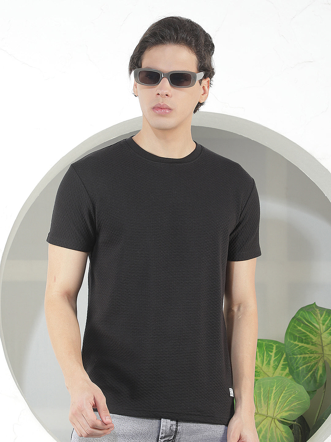 black self-design round tees