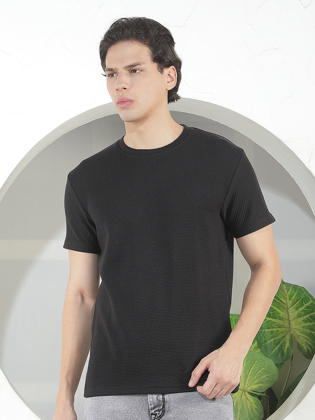 black self-design round tees