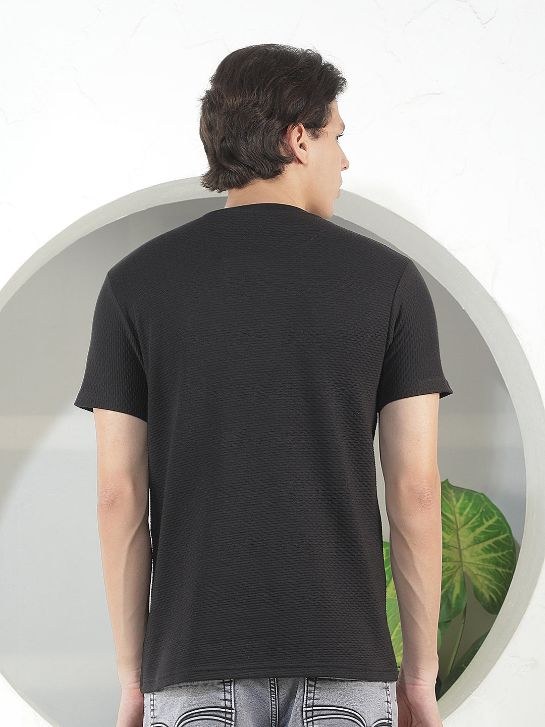 black self-design round tees