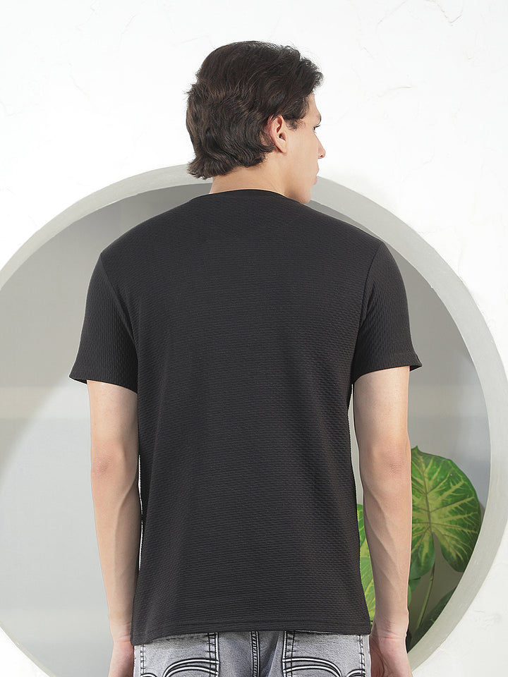 black self-design round tees