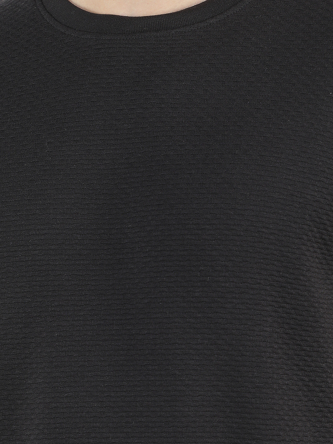 black self-design round tees