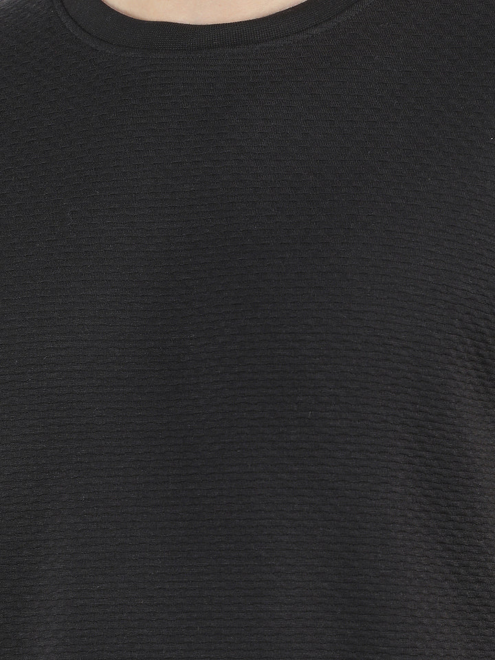 black self-design round tees