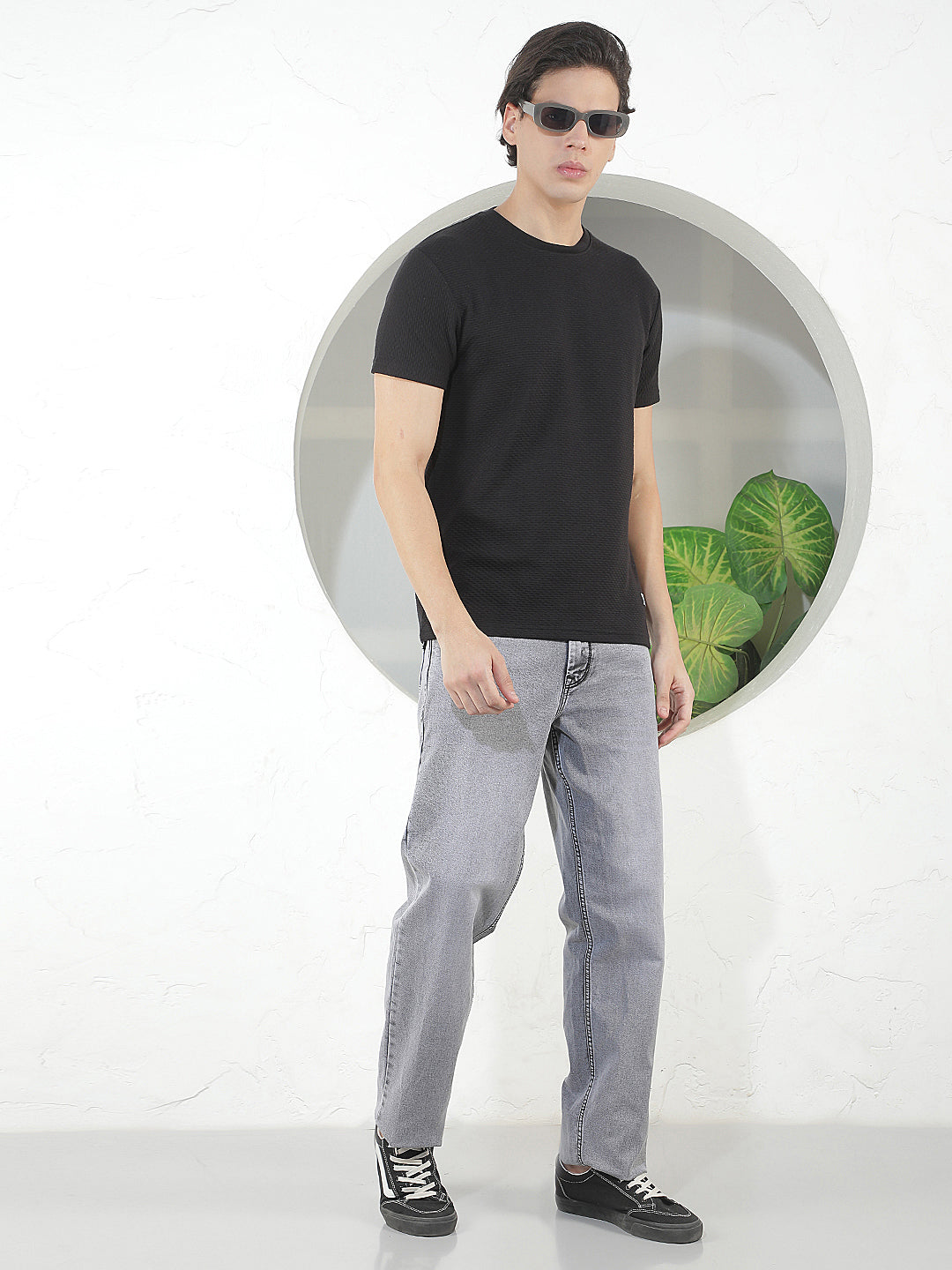 BLACK SELF-DESIGN ROUND TEES
