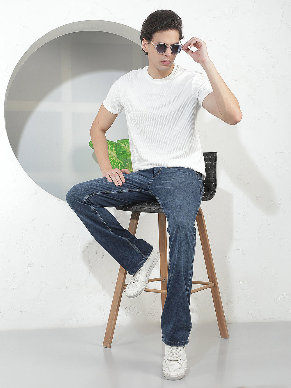 white self-design round tees