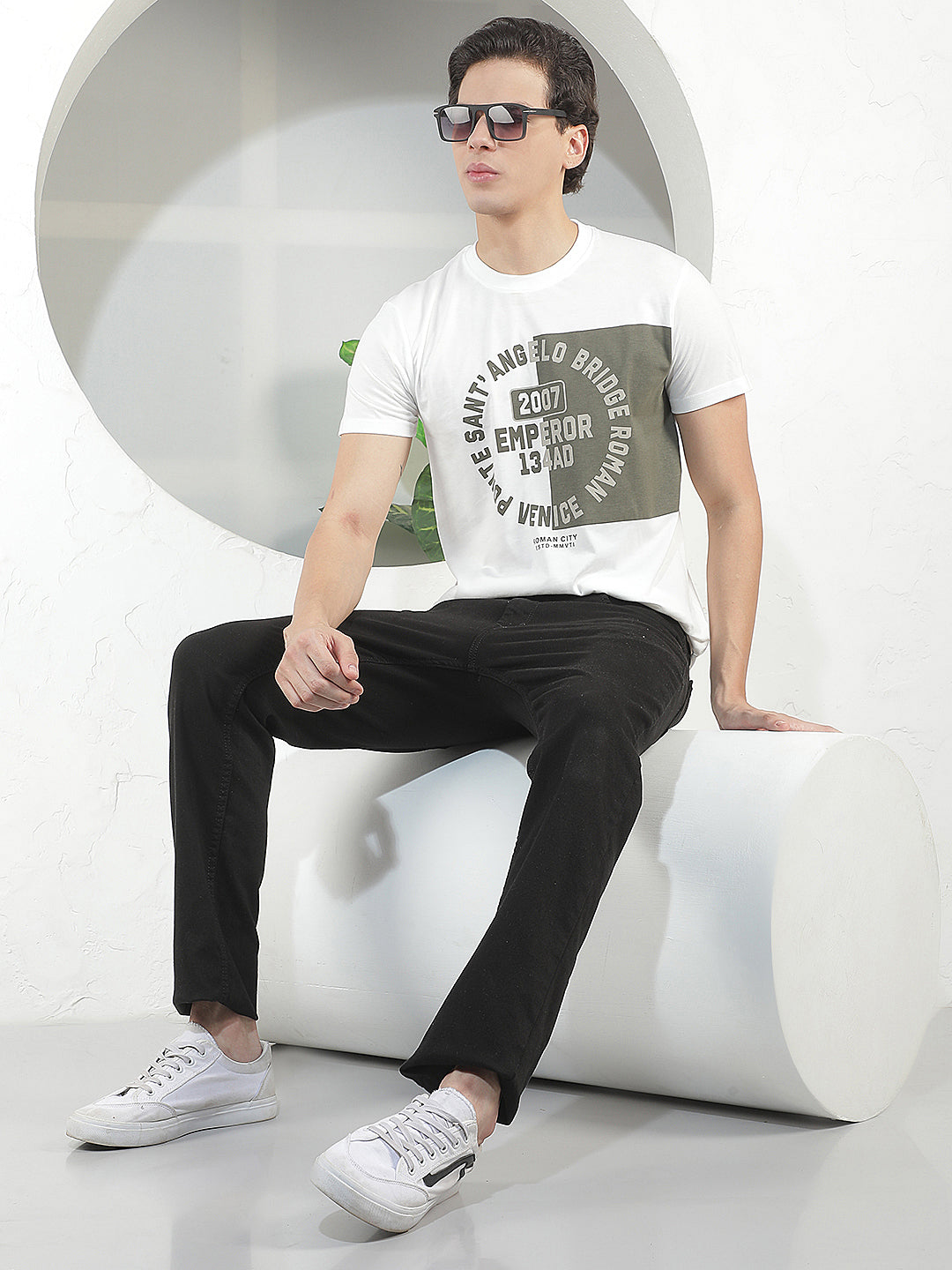 WHITE PRINTED ROUND TEES