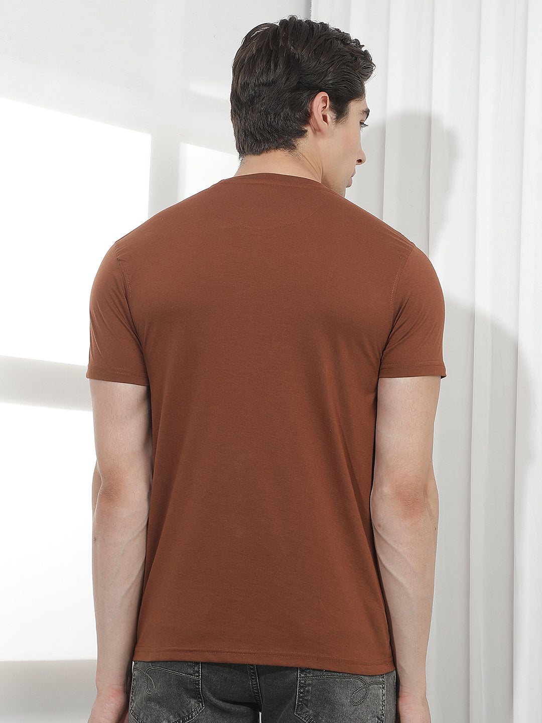 brown printed round tees