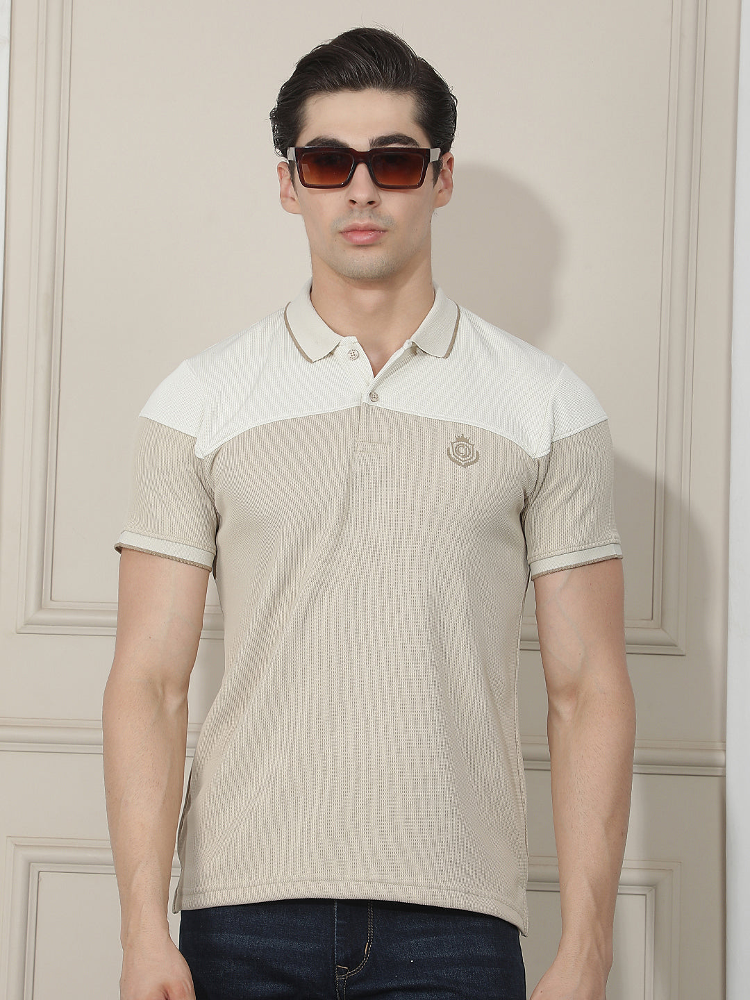 beige color-block polo t-shirt