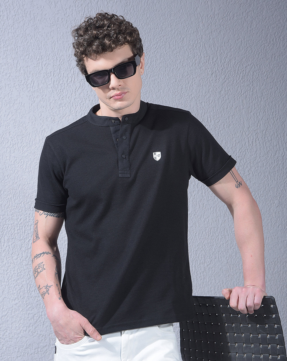 cobb black striped round neck t-shirt