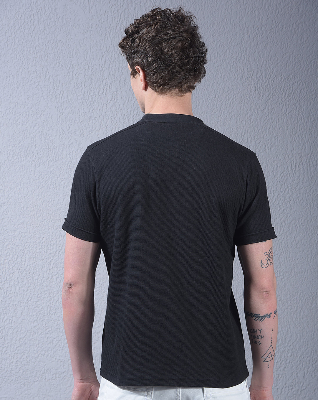cobb black striped round neck t-shirt