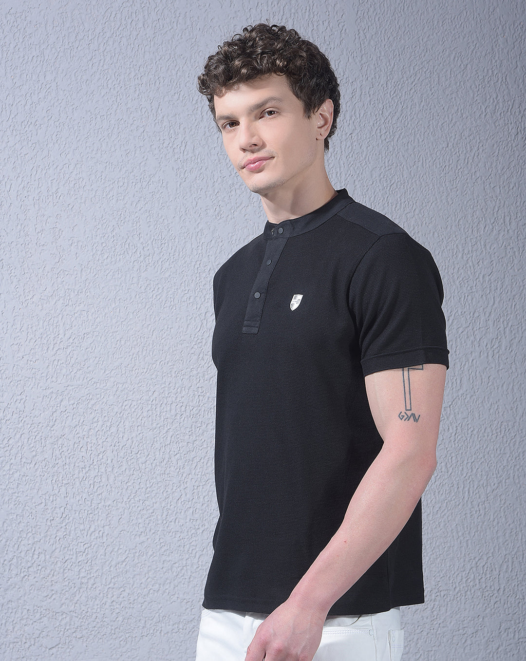 cobb black striped round neck t-shirt