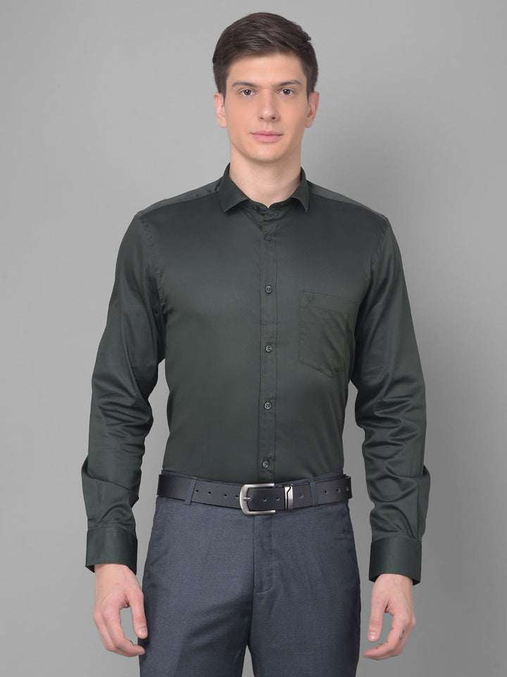 cobb bottel green solid slim fit formal shirt