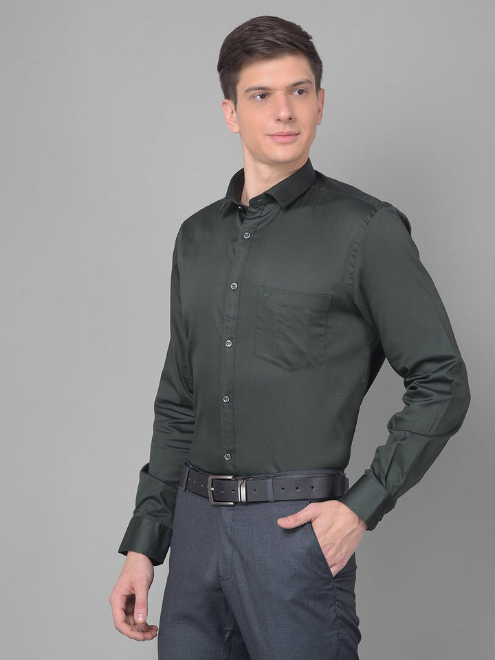 cobb bottel green solid slim fit formal shirt