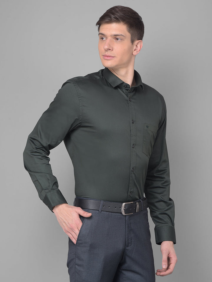 cobb bottel green solid slim fit formal shirt