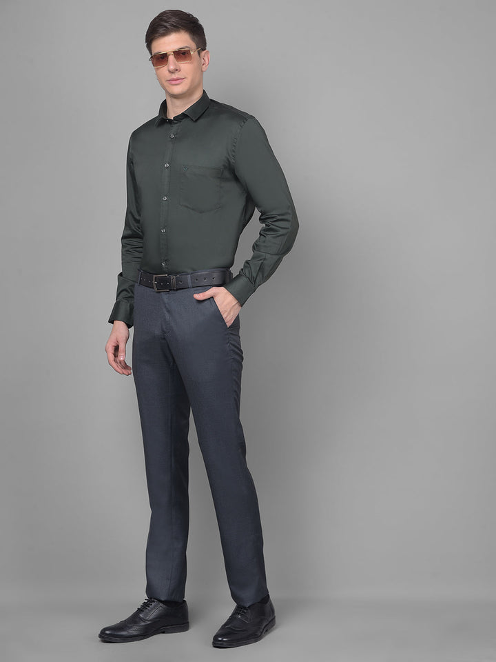 cobb bottel green solid slim fit formal shirt