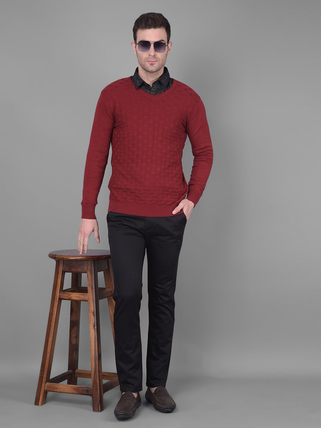 Cobb Solid Mehroon Pattern V-Neck Sweater